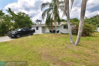 5151 Garfield Rd in Delray Beach, FL - Foto de edificio - Building Photo
