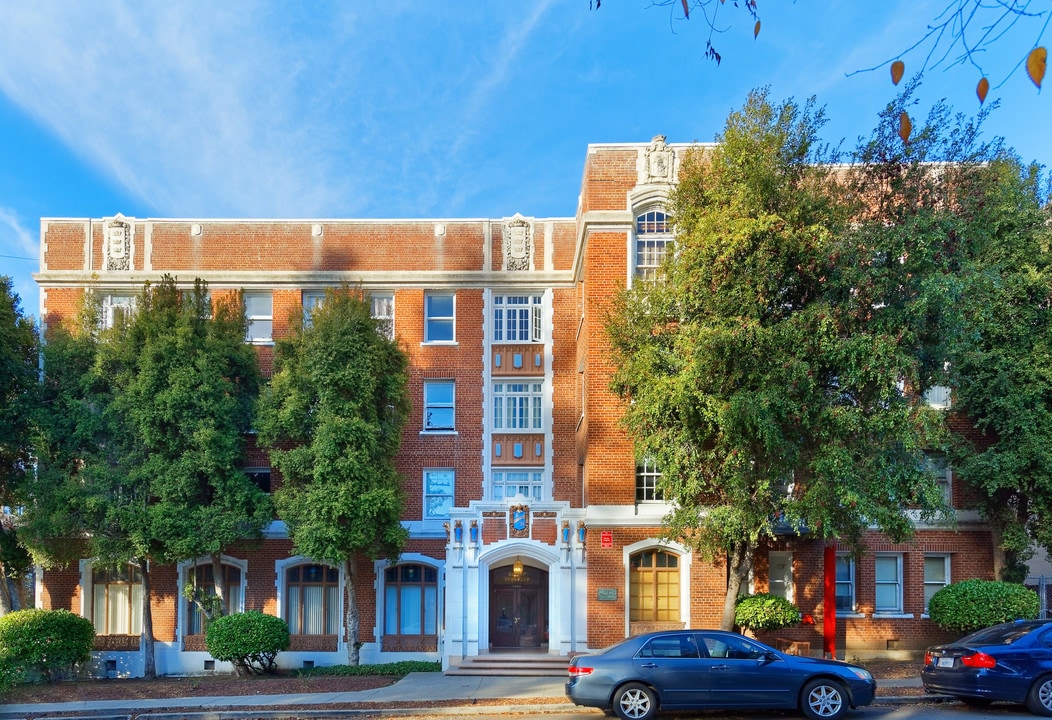 Bishop Berkeley Apartments in Berkeley, CA - Building Photo