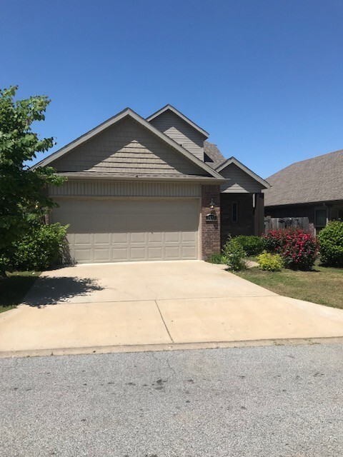 property at 2633 N Miranda Ave