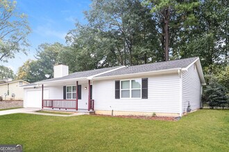 1017 Lombardy Way in Jonesboro, GA - Building Photo - Building Photo