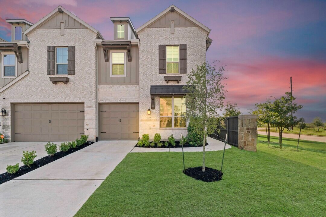 6579 Scarlet Pond Ln in Fulshear, TX - Building Photo