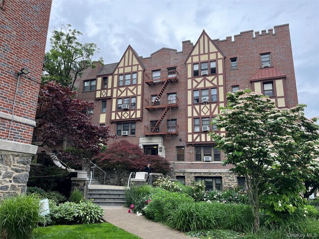 604 Tompkins Ave in Mamaroneck, NY - Building Photo - Building Photo