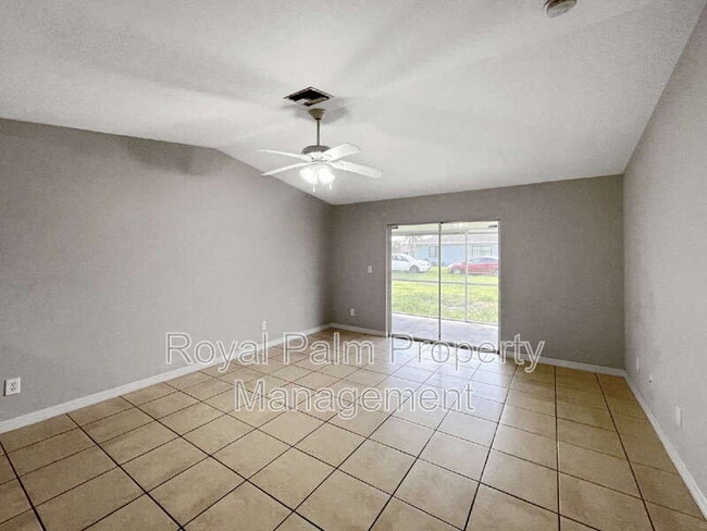 2411 Paul Ave S in Lehigh Acres, FL - Foto de edificio - Building Photo
