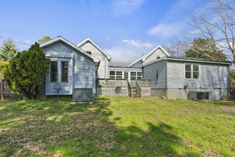5675 Hall Ln in Springfield, TN - Foto de edificio - Building Photo