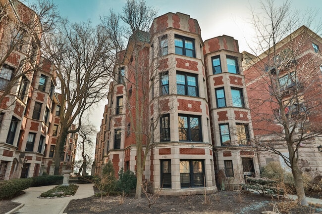 property at 7631 N Eastlake Terrace