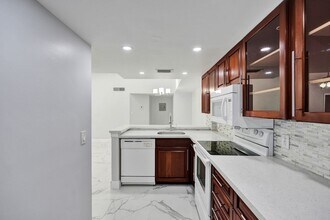 10709 Cleary Blvd in Plantation, FL - Building Photo - Building Photo