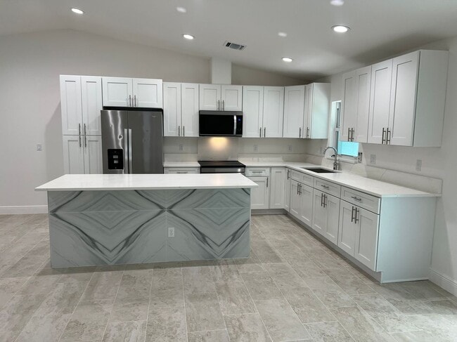 5915 Seagrape Dr in Fort Pierce, FL - Building Photo - Building Photo