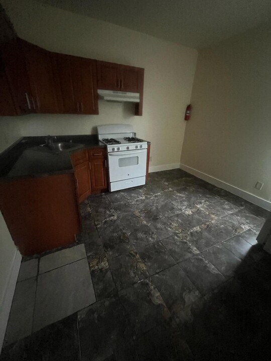 118 Cedar Ave, Unit 1 in Newark, NJ - Building Photo