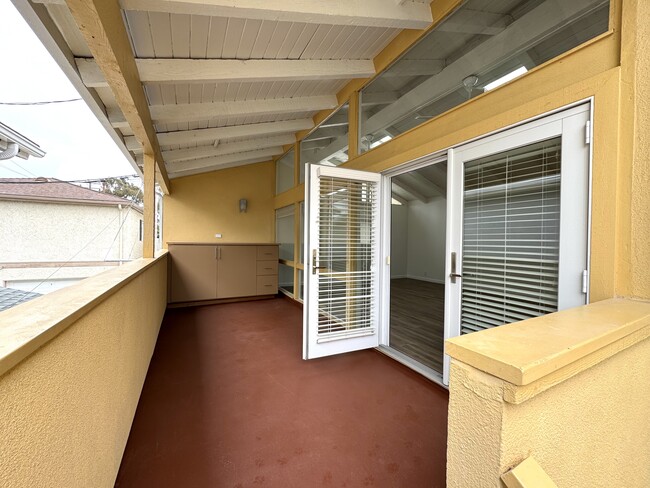 518 Dahlia Ave, Unit 518.5 Back Unit