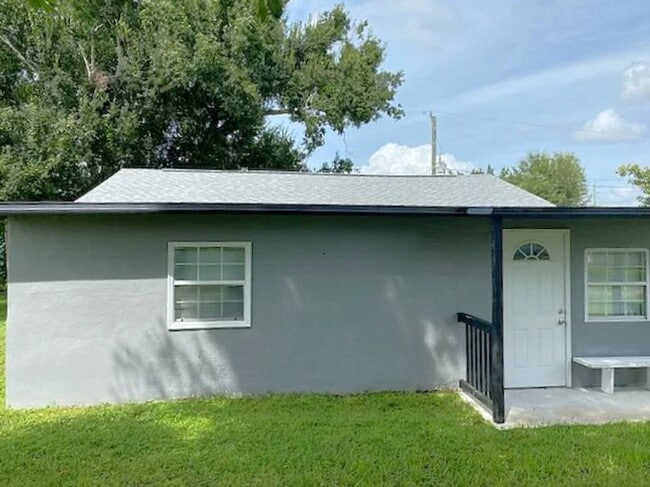 property at 1418 Woodlawn Ave