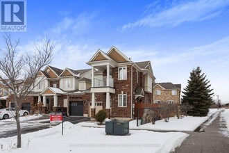 34 McCandless Ct in Milton, ON - Building Photo - Building Photo