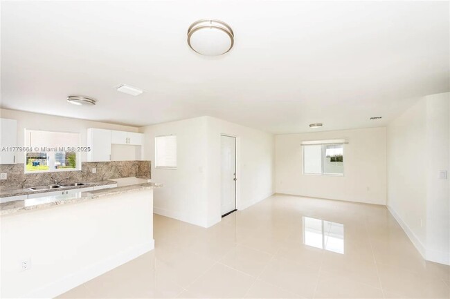 3059 NW 58th St, Unit 3059 in Miami, FL - Foto de edificio - Building Photo