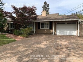 2022 Hampton Ave in Redwood City, CA - Building Photo