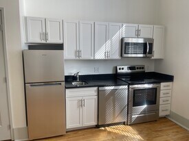 315 W 38th St in Savannah, GA - Building Photo