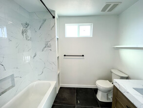166 Comstock Dr in Ventura, CA - Building Photo - Building Photo