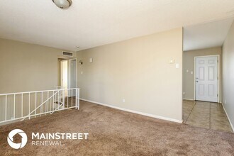 7623 W Osborn Rd in Phoenix, AZ - Foto de edificio - Building Photo