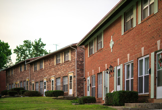 Lynn Town Townhomes in St. Louis, MO - Building Photo - Building Photo