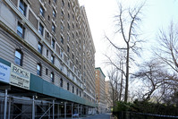 300-302 Riverside Dr in New York, NY - Building Photo - Building Photo