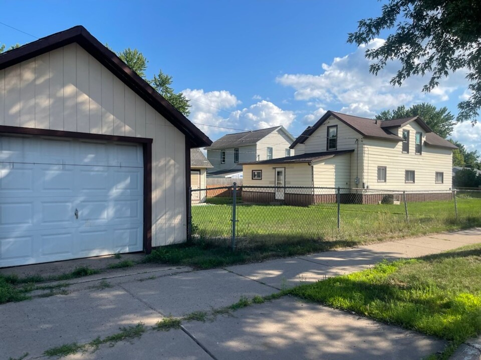 305 S Rural St in Chippewa Falls, WI - Building Photo