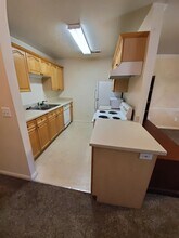 577 North 100 West #204, Unit Shared room contract#1 in Provo, UT - Foto de edificio - Building Photo