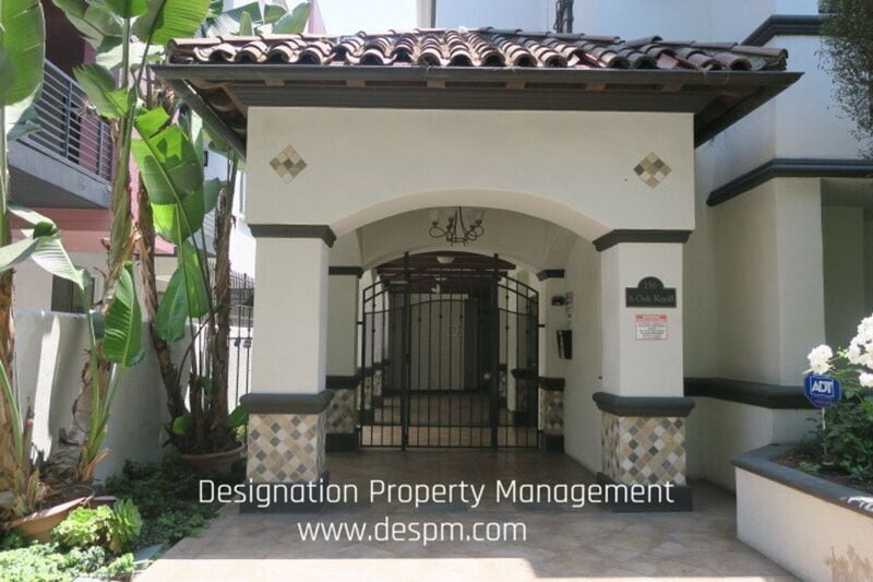 156 S Oak Knoll Ave in Pasadena, CA - Building Photo