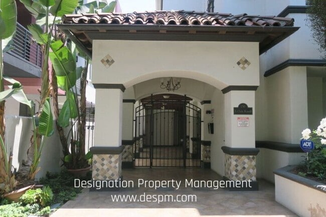 property at 156 S Oak Knoll Ave