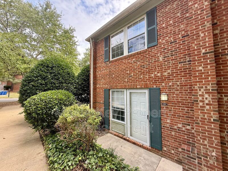 126 Friar Ln in Carrboro, NC - Building Photo