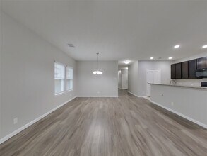 210 Pequin Rd in Crosby, TX - Building Photo - Building Photo