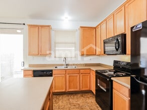 10010 W Winslow Ave in Tolleson, AZ - Foto de edificio - Building Photo