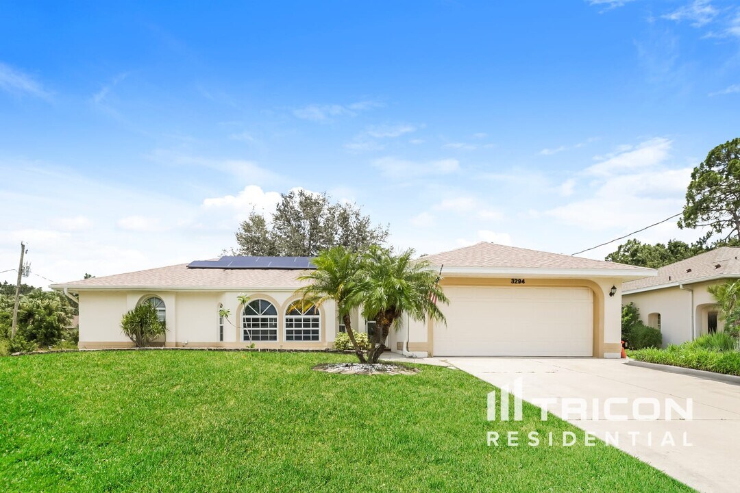 3294 Beloit Terrace in North Port, FL - Building Photo
