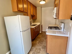 1570 Hornblend St in San Diego, CA - Building Photo - Building Photo