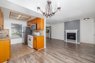 14950 Burbank Blvd in Sherman Oaks, CA - Foto de edificio - Interior Photo