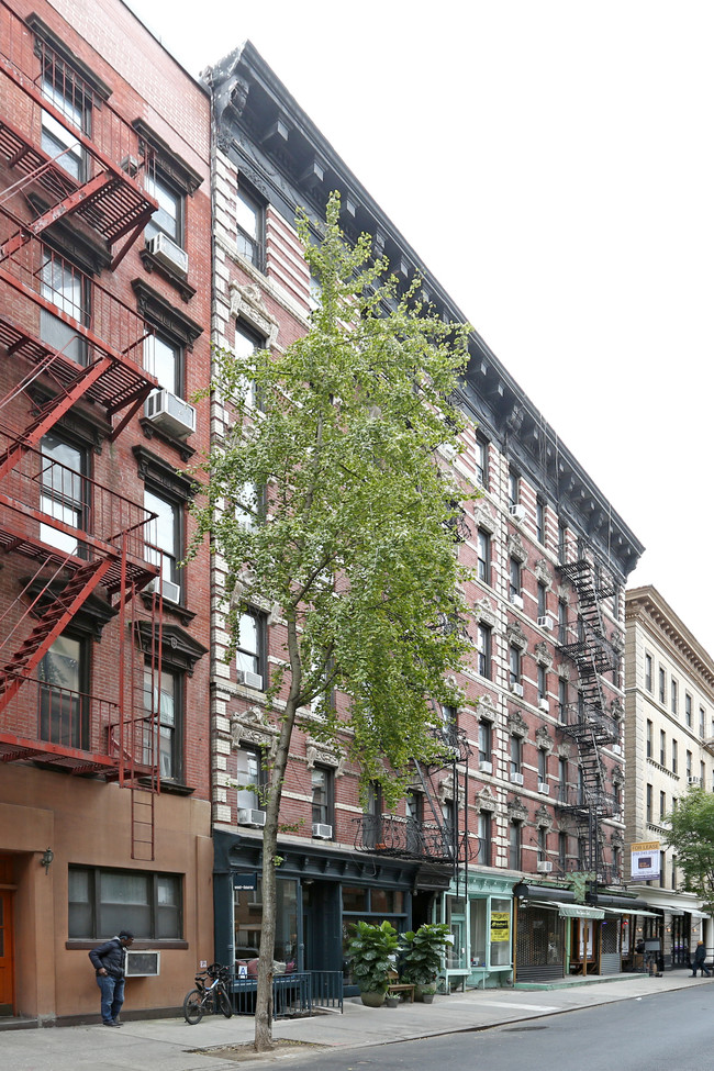 137 Sullivan St in New York, NY - Building Photo - Building Photo