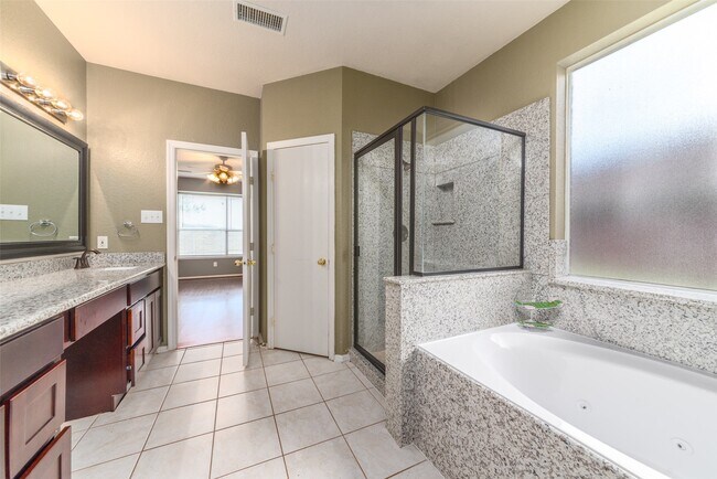 8406 Manassas Ln in Houston, TX - Foto de edificio - Building Photo