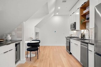 93 Cowper St, Unit 3 in Boston, MA - Foto de edificio - Building Photo