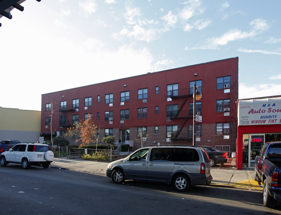 2265 Westchester Ave in Bronx, NY - Building Photo