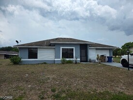 202 Eaglesmere Dr in Lehigh Acres, FL - Building Photo