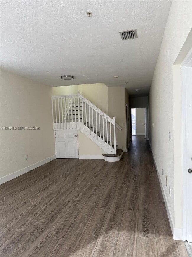 7100 NW 177th St in Hialeah, FL - Building Photo - Building Photo