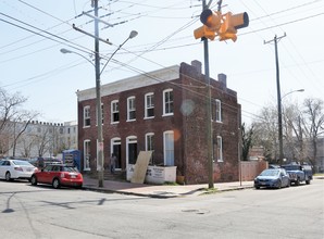 2101 E Franklin St in Richmond, VA - Foto de edificio - Building Photo