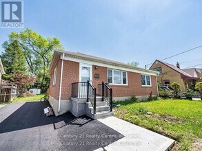 7 Sunray Crescent in Toronto, ON - Building Photo - Building Photo
