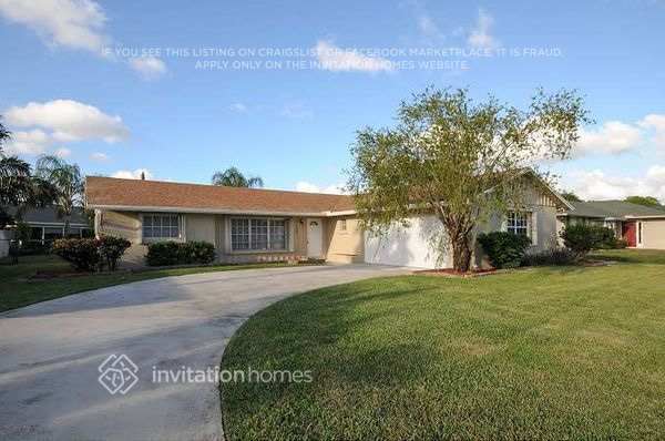 1132 Essex Dr in Wellington, FL - Foto de edificio