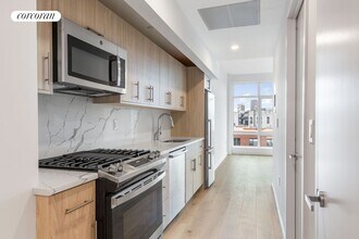 1516 Park Ave in New York, NY - Building Photo - Building Photo