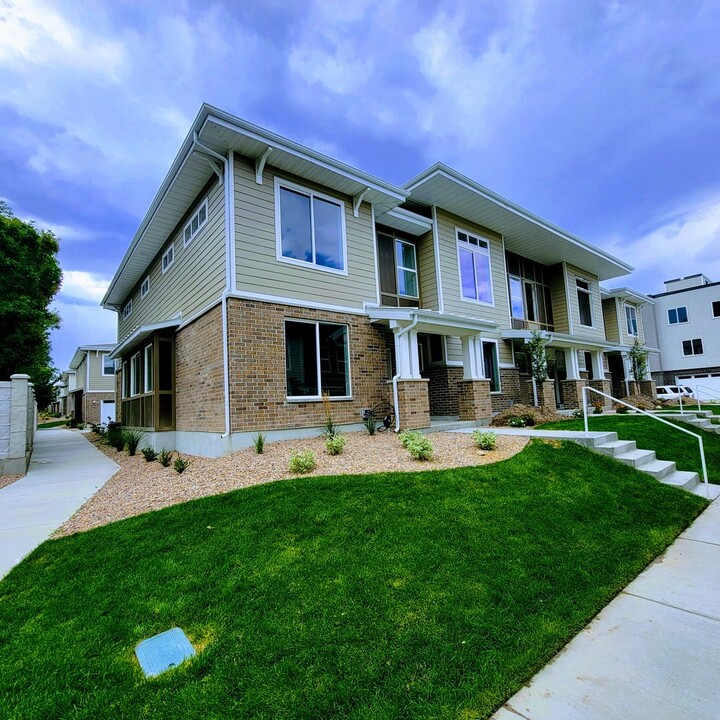 5490 Chipping Ct in West Valley City, UT - Building Photo