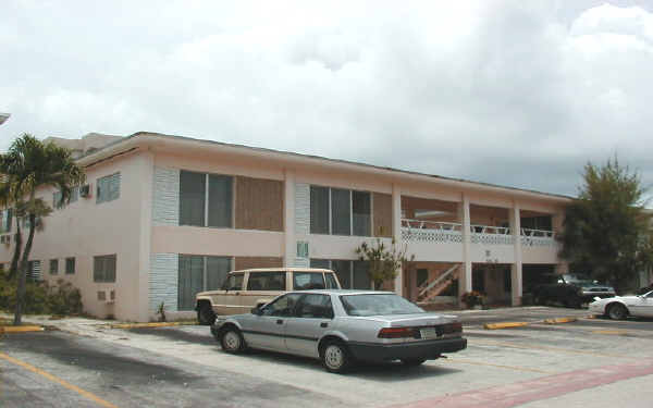 7331-7333 Gary Ave in Miami Beach, FL - Foto de edificio - Building Photo