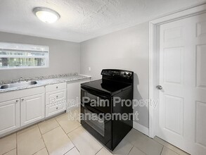 1615 Evans Ave in Ft. Myers, FL - Building Photo - Building Photo