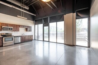 West Glen Town Center Apartments in West Des Moines, IA - Foto de edificio - Interior Photo