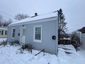 26 7th St in Auburn, ME - Building Photo - Building Photo