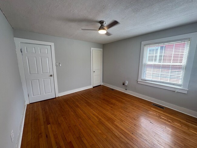 832 Nutwood St in Bowling Green, KY - Building Photo - Building Photo