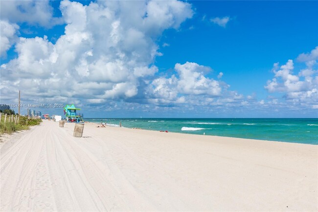 7135 Collins Ave in Miami, FL - Building Photo - Building Photo