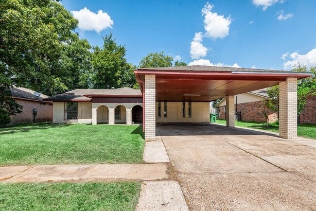 property at 8630 Valley S Dr